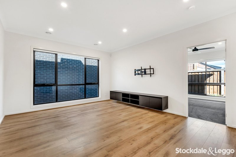Photo - 38 Latchford Drive, Mickleham VIC 3064 - Image 7
