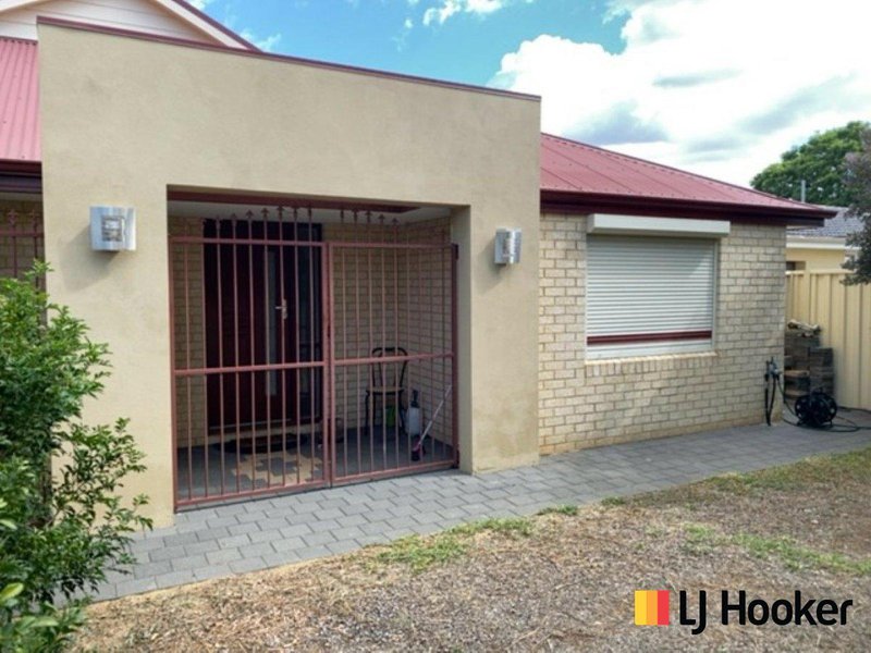 Photo - 38 Little John Road, Armadale WA 6112 - Image 2