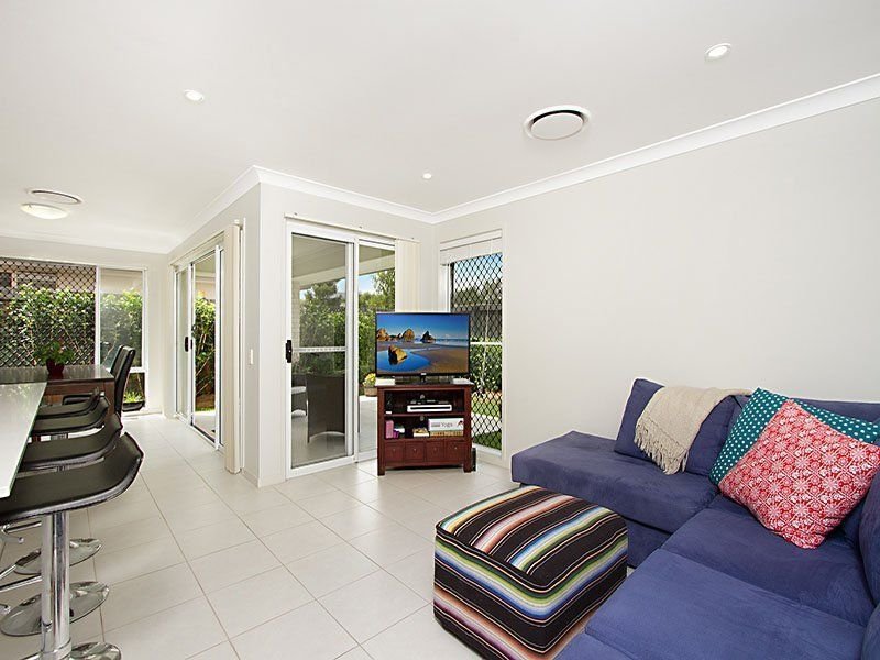 Photo - 38 Livingstone Court, North Lakes QLD 4509 - Image 3