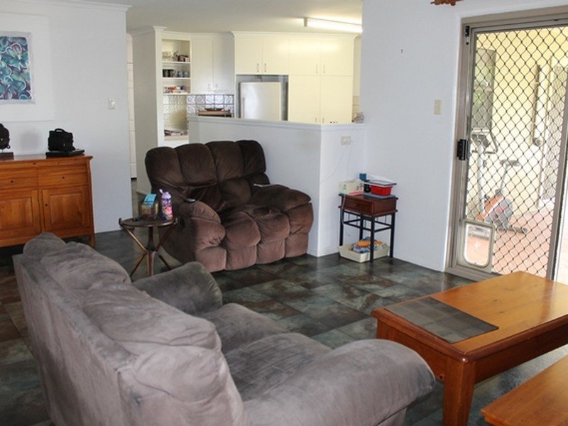 Photo - 38 Lomandra Street, Boyne Island QLD 4680 - Image 5