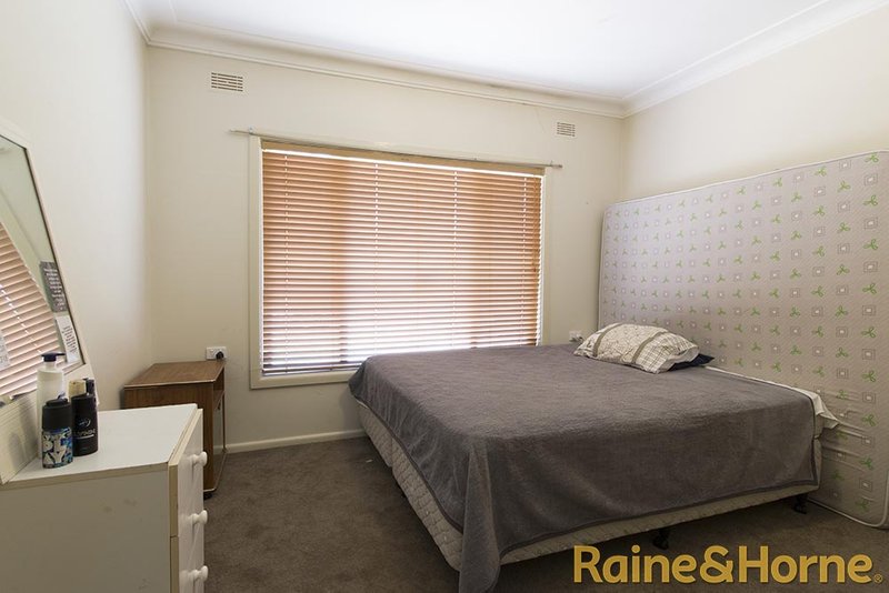 Photo - 38 Lovett Avenue, Dubbo NSW 2830 - Image 5