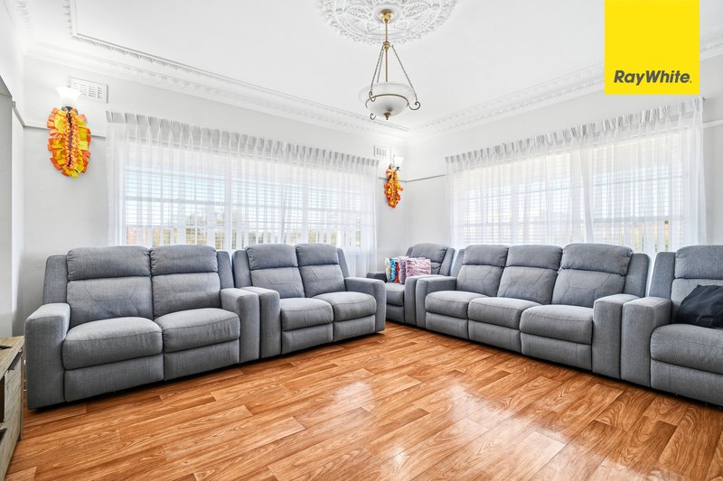 Photo - 38 Lyle Street, Girraween NSW 2145 - Image 5