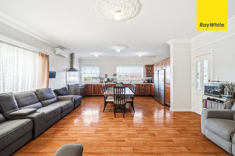 Photo - 38 Lyle Street, Girraween NSW 2145 - Image 9