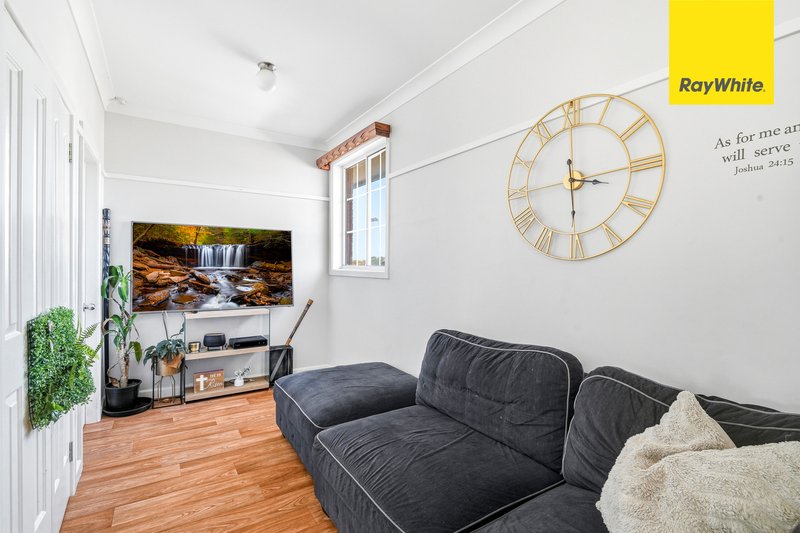 Photo - 38 Lyle Street, Girraween NSW 2145 - Image 13