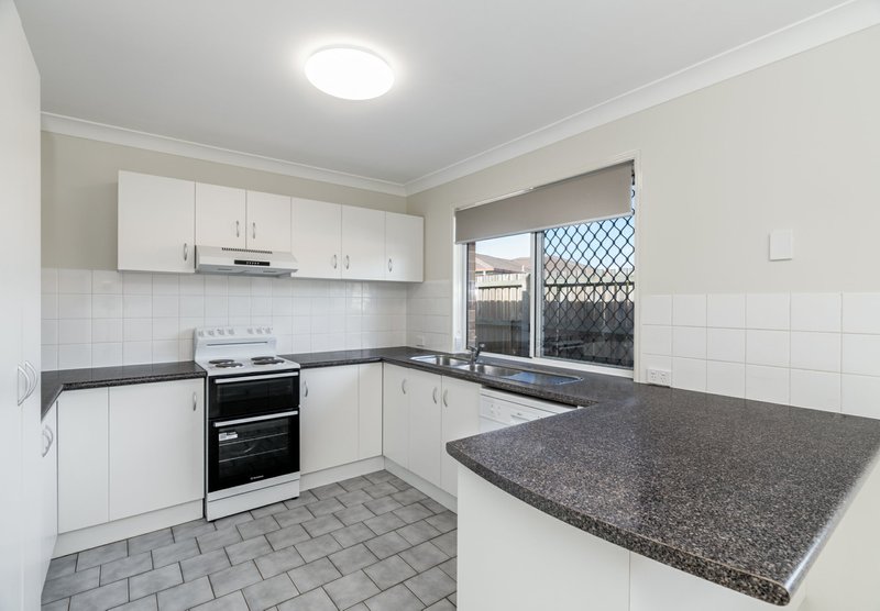 Photo - 38 Maclean Court, Boronia Heights QLD 4124 - Image 8