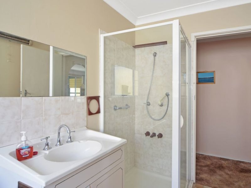 Photo - 38 Macleans Point Road, Sanctuary Point NSW 2540 - Image 10