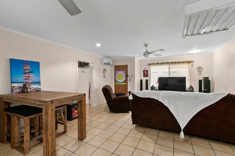 Photo - 38 Magnolia Street, Holloways Beach QLD 4878 - Image 3