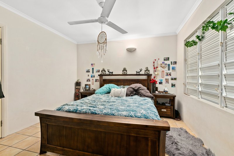 Photo - 38 Magnolia Street, Holloways Beach QLD 4878 - Image 5