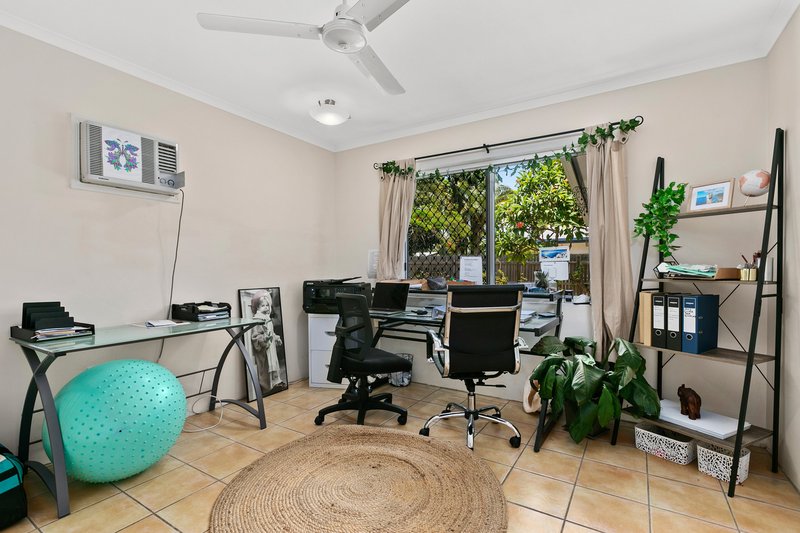 Photo - 38 Magnolia Street, Holloways Beach QLD 4878 - Image 9