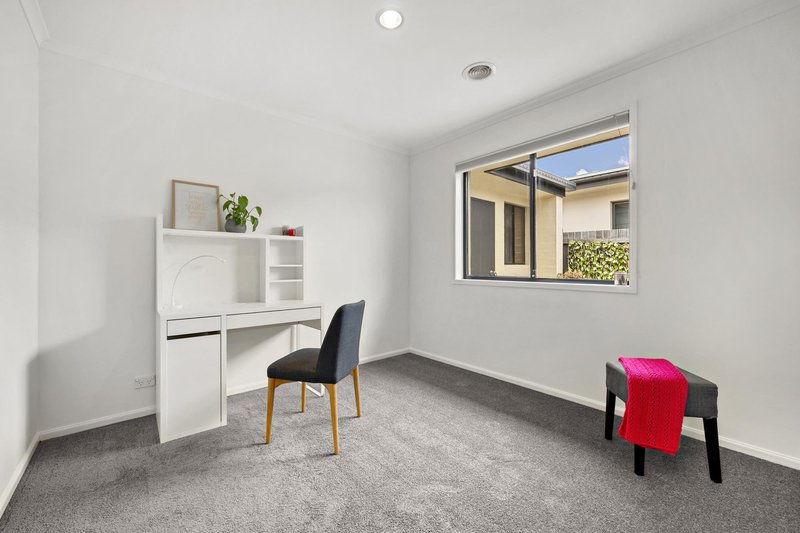 Photo - 38 Mary Kitson Street, Watson ACT 2602 - Image 15