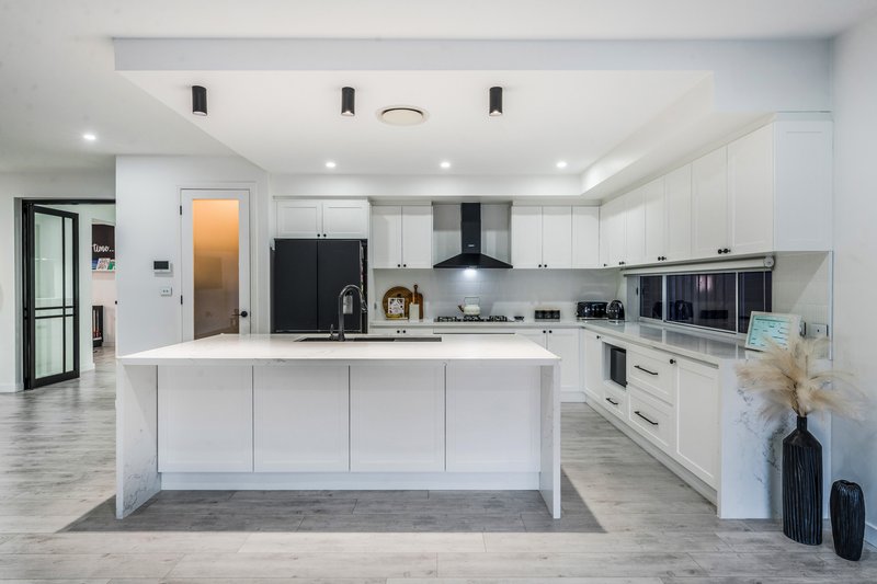 Photo - 38 Mary Wade Place, Carnes Hill NSW 2171 - Image 12