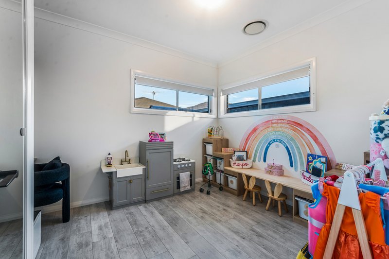 Photo - 38 Mary Wade Place, Carnes Hill NSW 2171 - Image 17