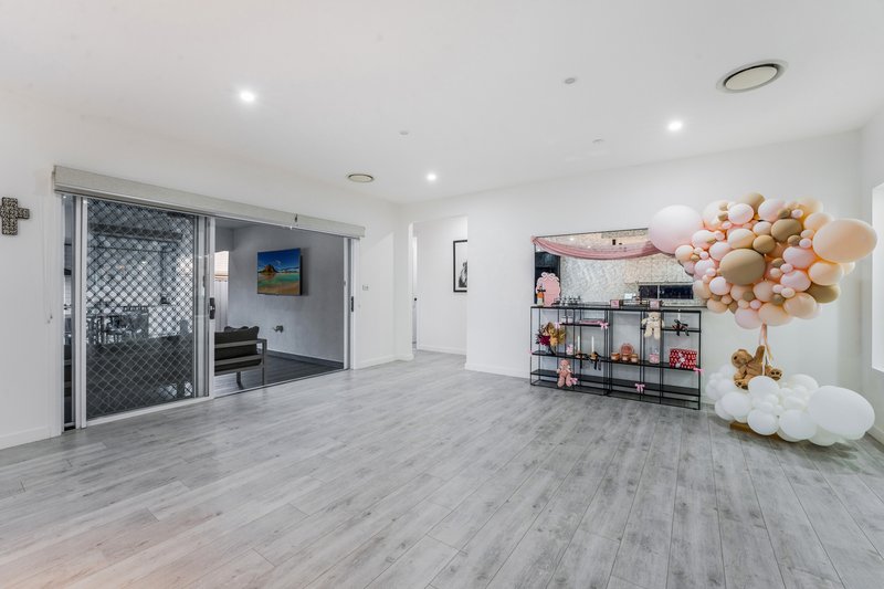 Photo - 38 Mary Wade Place, Carnes Hill NSW 2171 - Image 21