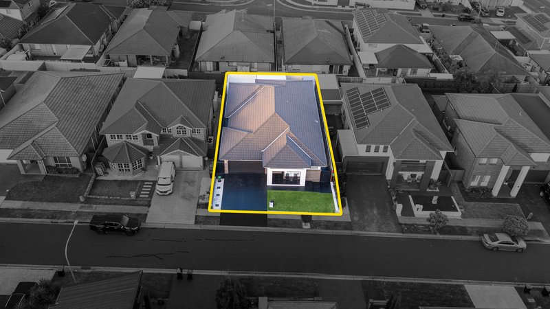 Photo - 38 Mary Wade Place, Carnes Hill NSW 2171 - Image 26