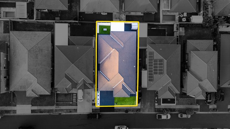 Photo - 38 Mary Wade Place, Carnes Hill NSW 2171 - Image 27