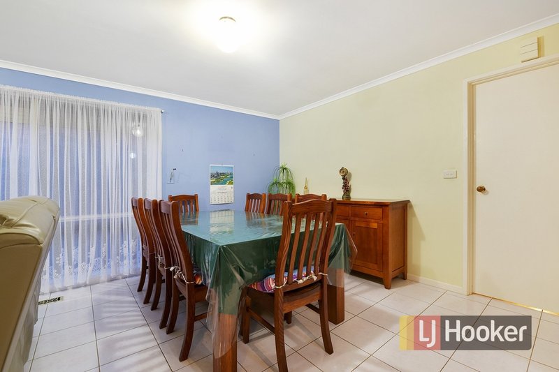 Photo - 38 Maryrose Crescent, Endeavour Hills VIC 3802 - Image 3