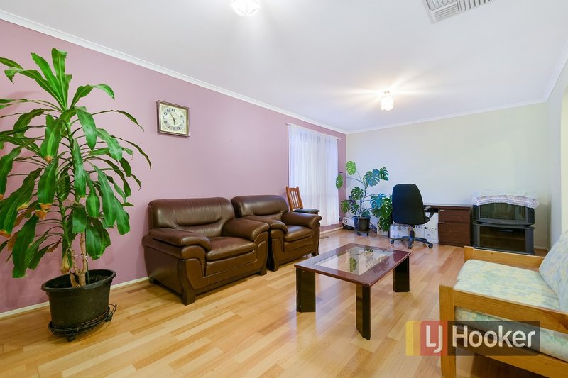 Photo - 38 Maryrose Crescent, Endeavour Hills VIC 3802 - Image 4