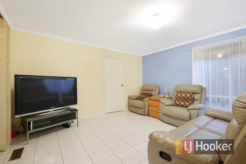 Photo - 38 Maryrose Crescent, Endeavour Hills VIC 3802 - Image 5