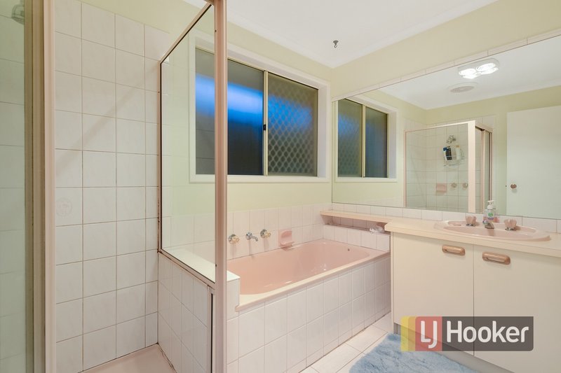 Photo - 38 Maryrose Crescent, Endeavour Hills VIC 3802 - Image 7