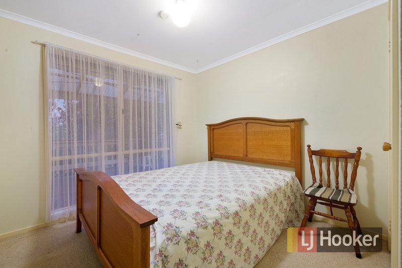 Photo - 38 Maryrose Crescent, Endeavour Hills VIC 3802 - Image 8