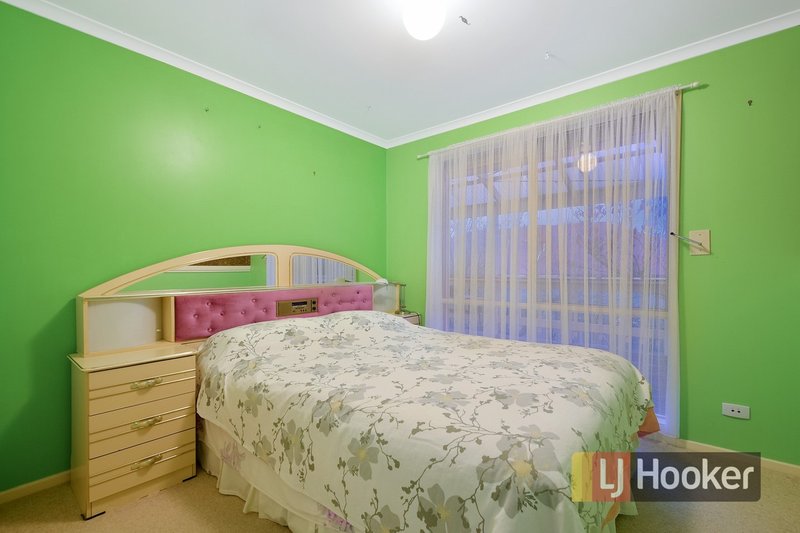 Photo - 38 Maryrose Crescent, Endeavour Hills VIC 3802 - Image 9