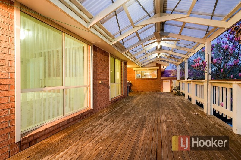 Photo - 38 Maryrose Crescent, Endeavour Hills VIC 3802 - Image 11