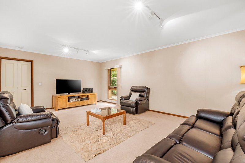 Photo - 38 Maylands Crescent, Glen Waverley VIC 3150 - Image 2