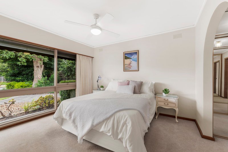 Photo - 38 Maylands Crescent, Glen Waverley VIC 3150 - Image 3