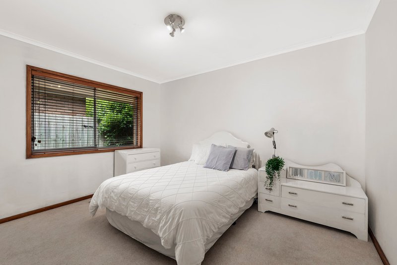 Photo - 38 Maylands Crescent, Glen Waverley VIC 3150 - Image 5