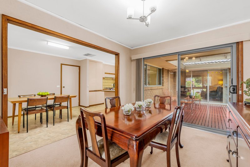 Photo - 38 Maylands Crescent, Glen Waverley VIC 3150 - Image 7