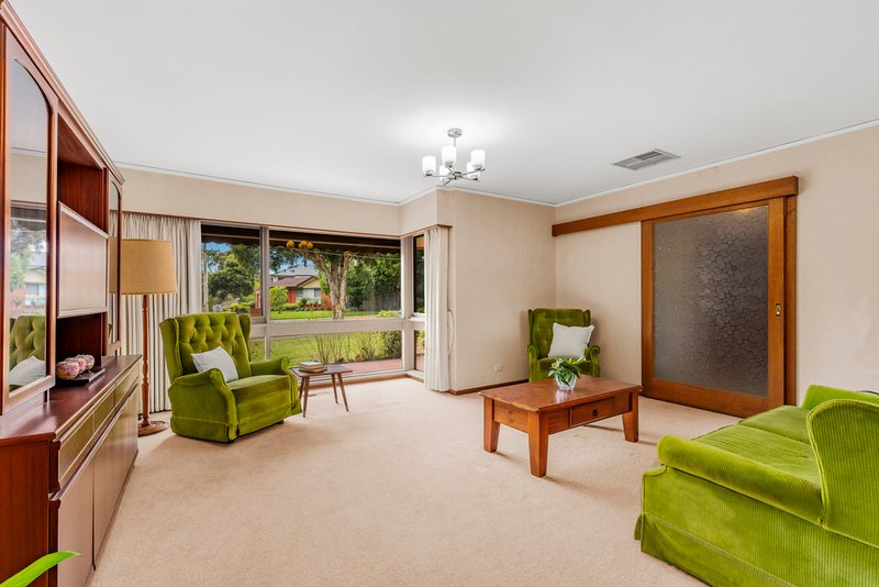 Photo - 38 Maylands Crescent, Glen Waverley VIC 3150 - Image 8