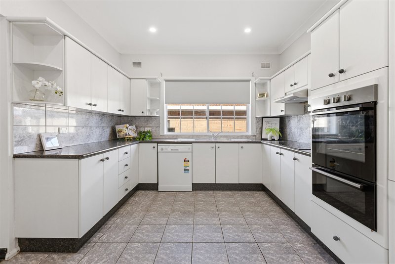 Photo - 38 Mazarin Street, Riverwood NSW 2210 - Image 4