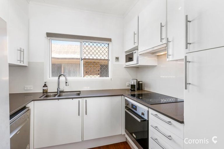 Photo - 38 Mccurley Street, Wynnum West QLD 4178 - Image 3