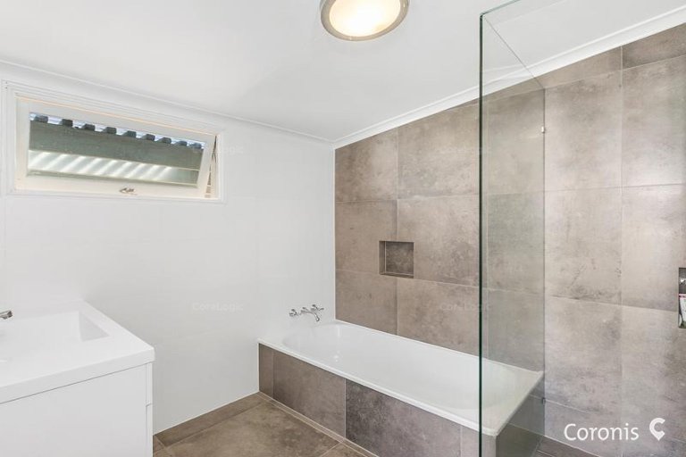 Photo - 38 Mccurley Street, Wynnum West QLD 4178 - Image 4