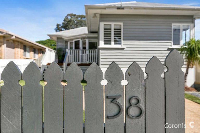 Photo - 38 Mccurley Street, Wynnum West QLD 4178 - Image 12