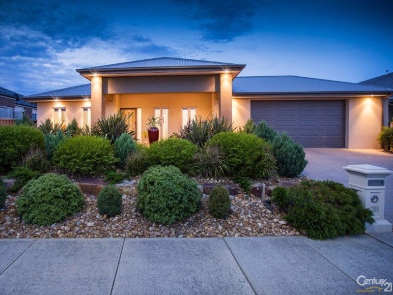 38 Mcgarvie Crescent, Pakenham VIC 3810