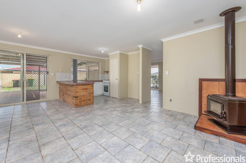 Photo - 38 Menora Loop, Warnbro WA 6169 - Image 2