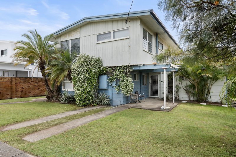 Photo - 38 Messines Crescent, Miami QLD 4220 - Image 2