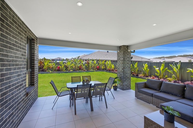 Photo - 38 Mistview Circuit, Forresters Beach NSW 2260 - Image 8