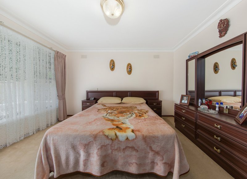 Photo - 38 Moffat Street, St Albans VIC 3021 - Image 4