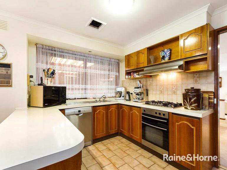 Photo - 38 Moncur Avenue, Springvale VIC 3171 - Image 4