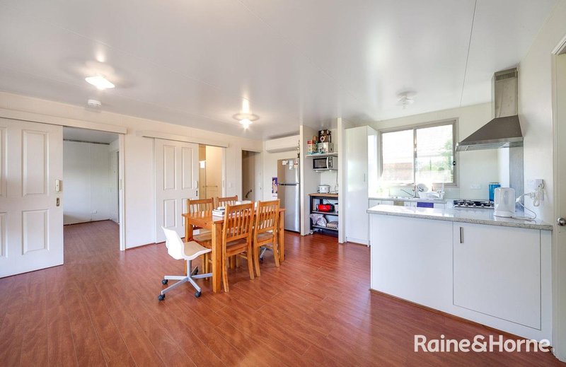 Photo - 38 Moncur Avenue, Springvale VIC 3171 - Image 5