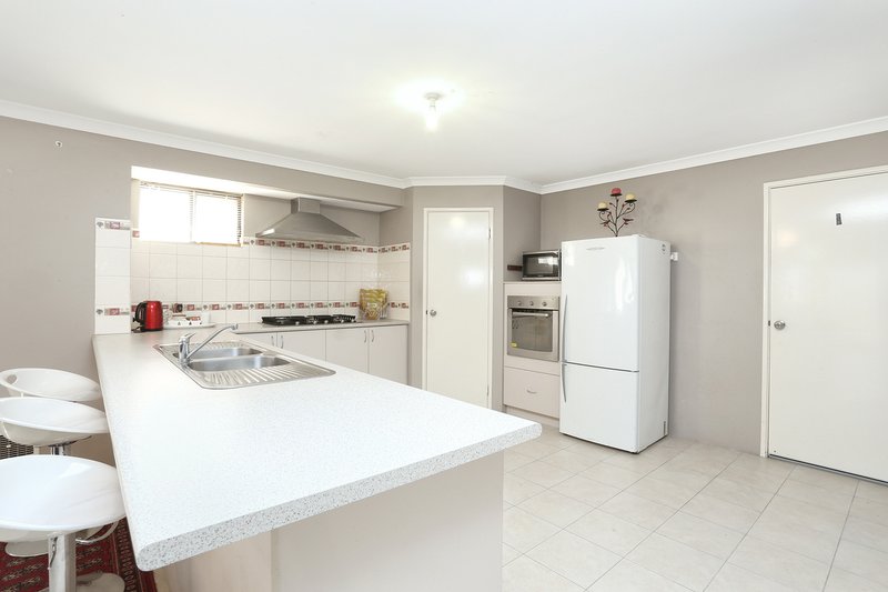 Photo - 38 Nambi Parkway, Banksia Grove WA 6031 - Image 8