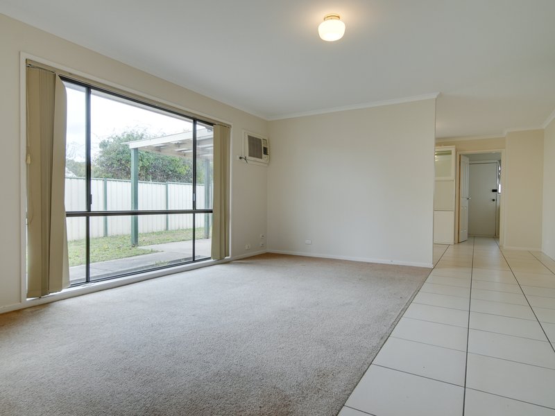 Photo - 38 Narellan Drive, Hampton Park VIC 3976 - Image 2