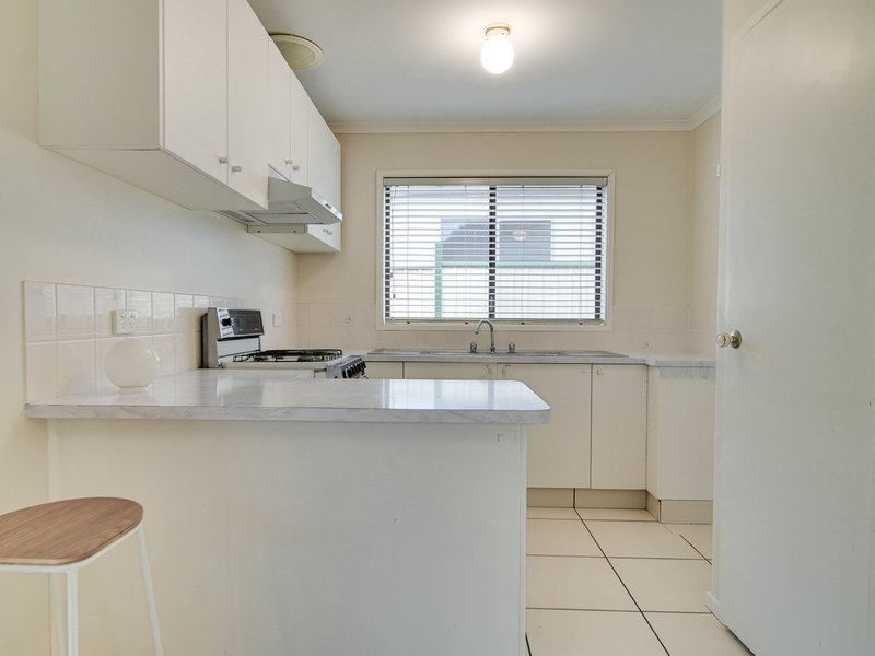 Photo - 38 Narellan Drive, Hampton Park VIC 3976 - Image 4