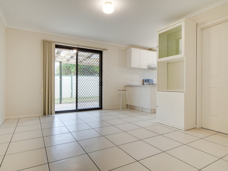 Photo - 38 Narellan Drive, Hampton Park VIC 3976 - Image 5