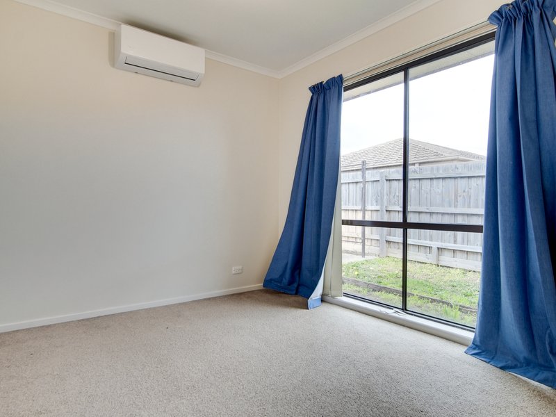 Photo - 38 Narellan Drive, Hampton Park VIC 3976 - Image 8