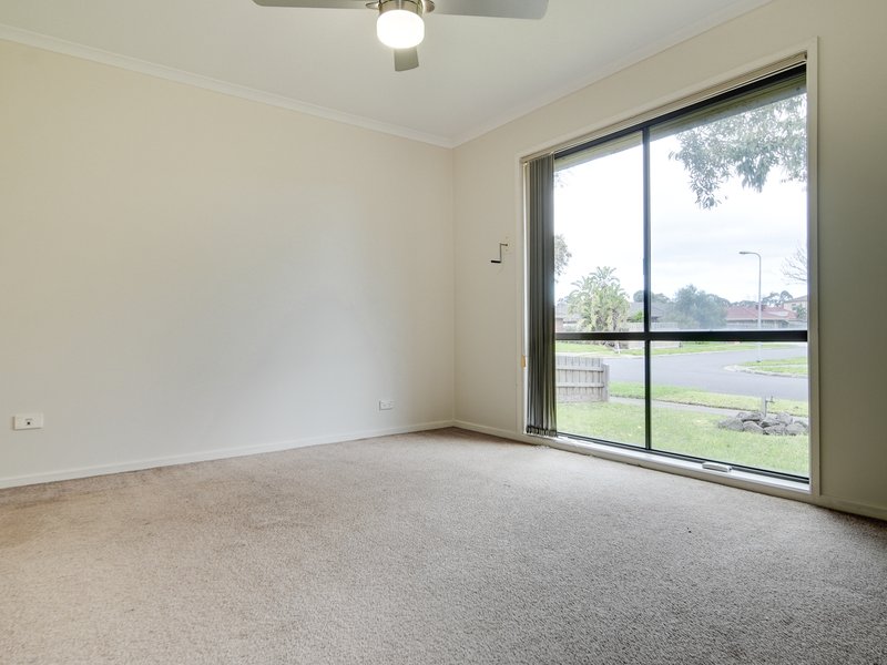 Photo - 38 Narellan Drive, Hampton Park VIC 3976 - Image 9
