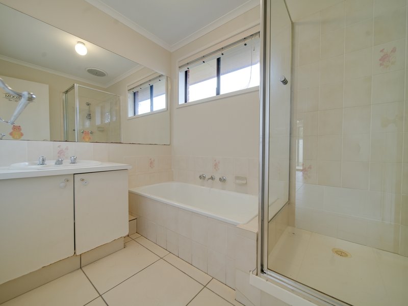 Photo - 38 Narellan Drive, Hampton Park VIC 3976 - Image 10