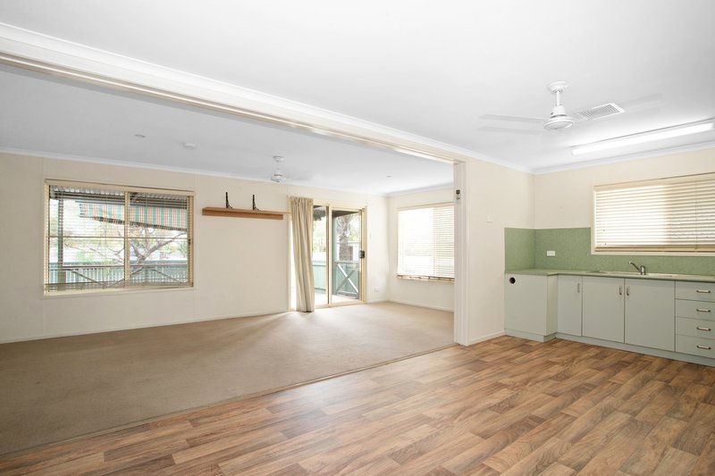 Photo - 38 Nicklin Drive, Beaconsfield QLD 4740 - Image 6